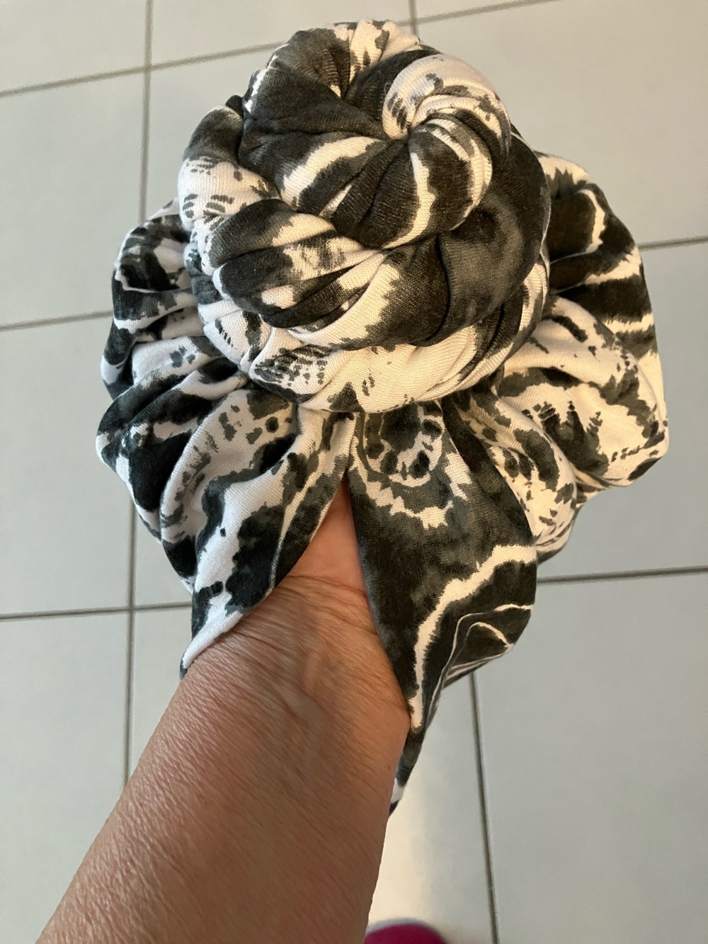 Black & White Tie-Dye Pre-Knotted Head Wrap-Brand New Never Worn